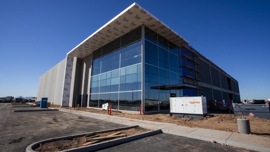 The Phoenix Data Center Land Grab: What Hyperscalers Buying Acres Means for Your Portfolio